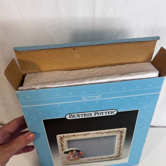 Schmid Beatrix Potter NEW Rabbits in the Snow Picture Frame VTG 1989 Christmas - Picture 7 of 9